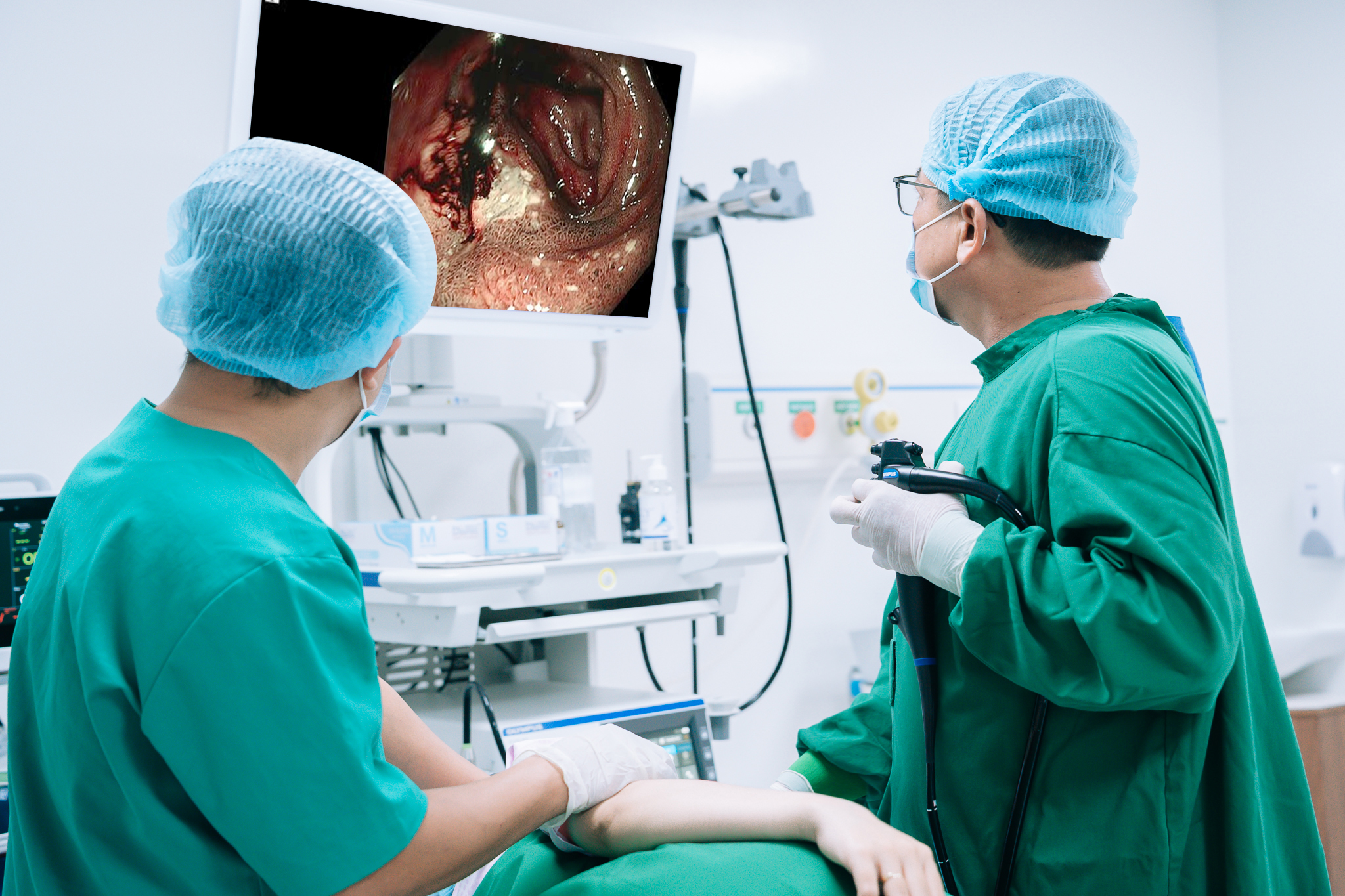 HÃ¬nh áº£nh ná»i soi ghi nháº­n á» loÃ©t hÃ&nbsp;nh tÃ¡ trÃ&nbsp;ng Äang cháº£y mÃ¡u â nguyÃªn nhÃ¢n gÃ¢y xuáº¥t huyáº¿t tiÃªu hÃ³a á» bá»nh nhÃ¢n..jpg