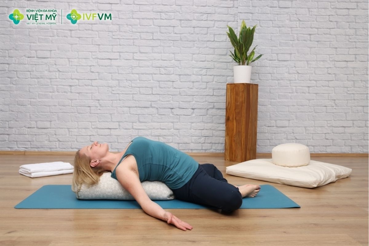 Các bài yoga kéo giãn hồi phục giúp thư giãn cơ bắp, cải thiện độ linh hoạt và hỗ trợ giảm căng thẳng