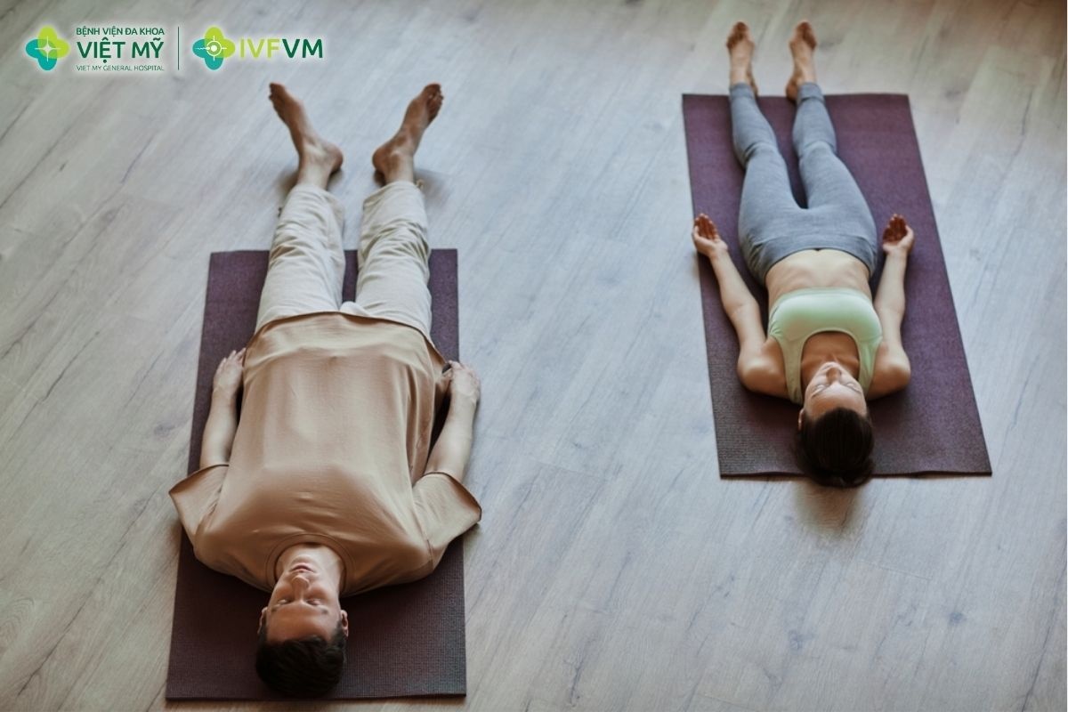 Savasana kết hợp yoga Nidra hỗ trợ cơ thể nghỉ ngơi và thư giãn sau chọc hút noãn