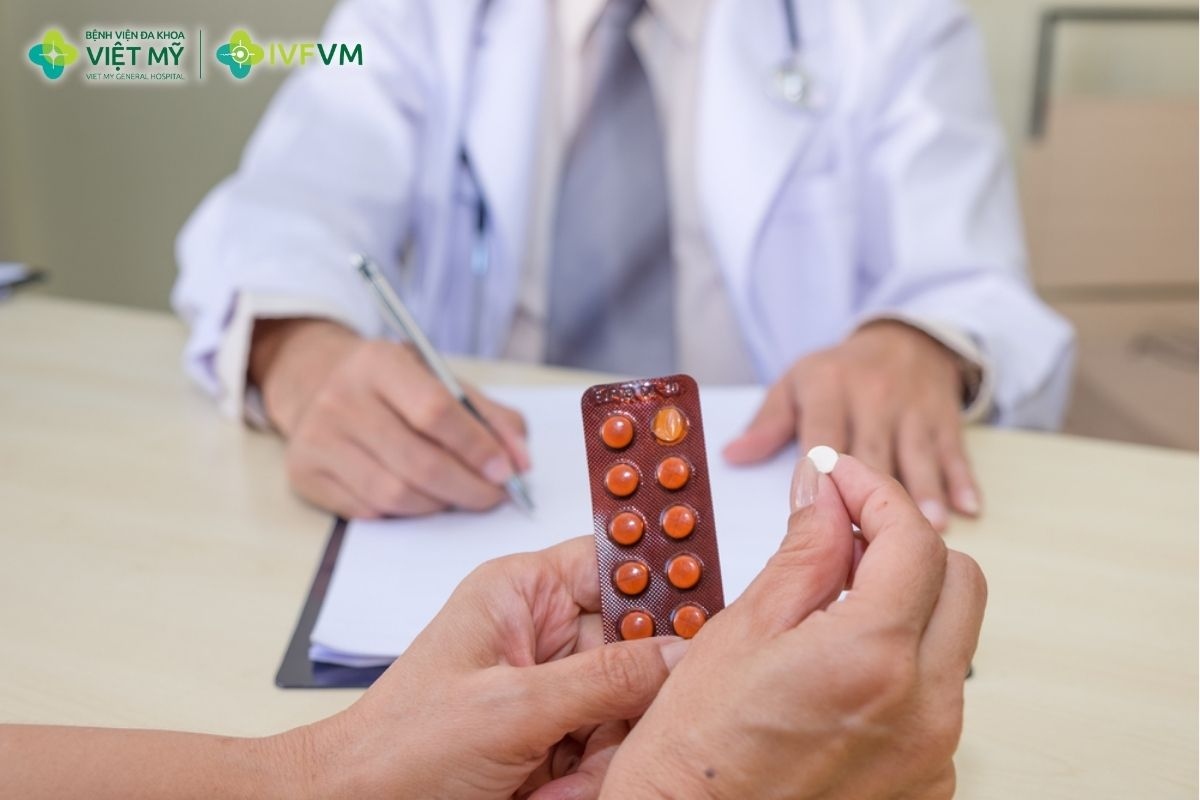 Người bệnh nên thông báo đầy đủ cho bác sĩ các loại thuốc, vitamin và thực phẩm bổ sung đang sử dụng