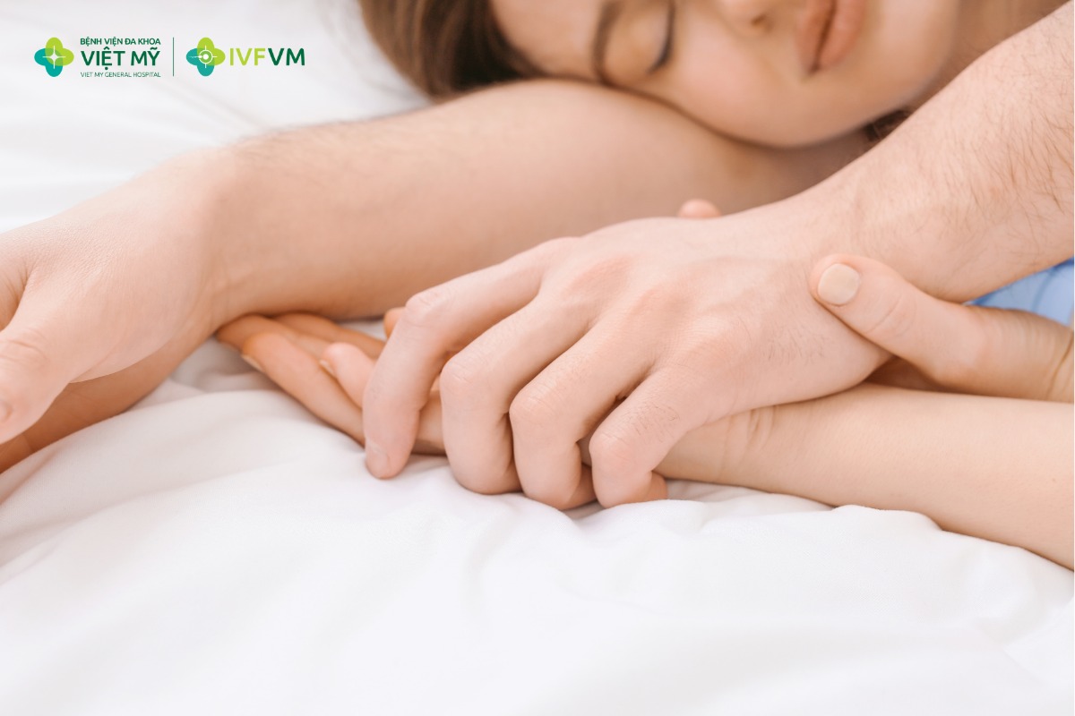 Vợ chồng nên kiêng quan hệ 3 – 4 ngày trước khi chuyển phôi để giúp tăng khả năng phôi làm tổ