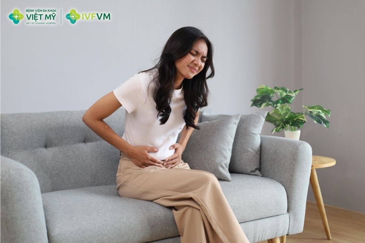 Đau bụng, ra máu âm đạo hoặc mệt mỏi bất thường sau chuyển phôi cần được theo dõi và đánh giá cùng chỉ số progesterone